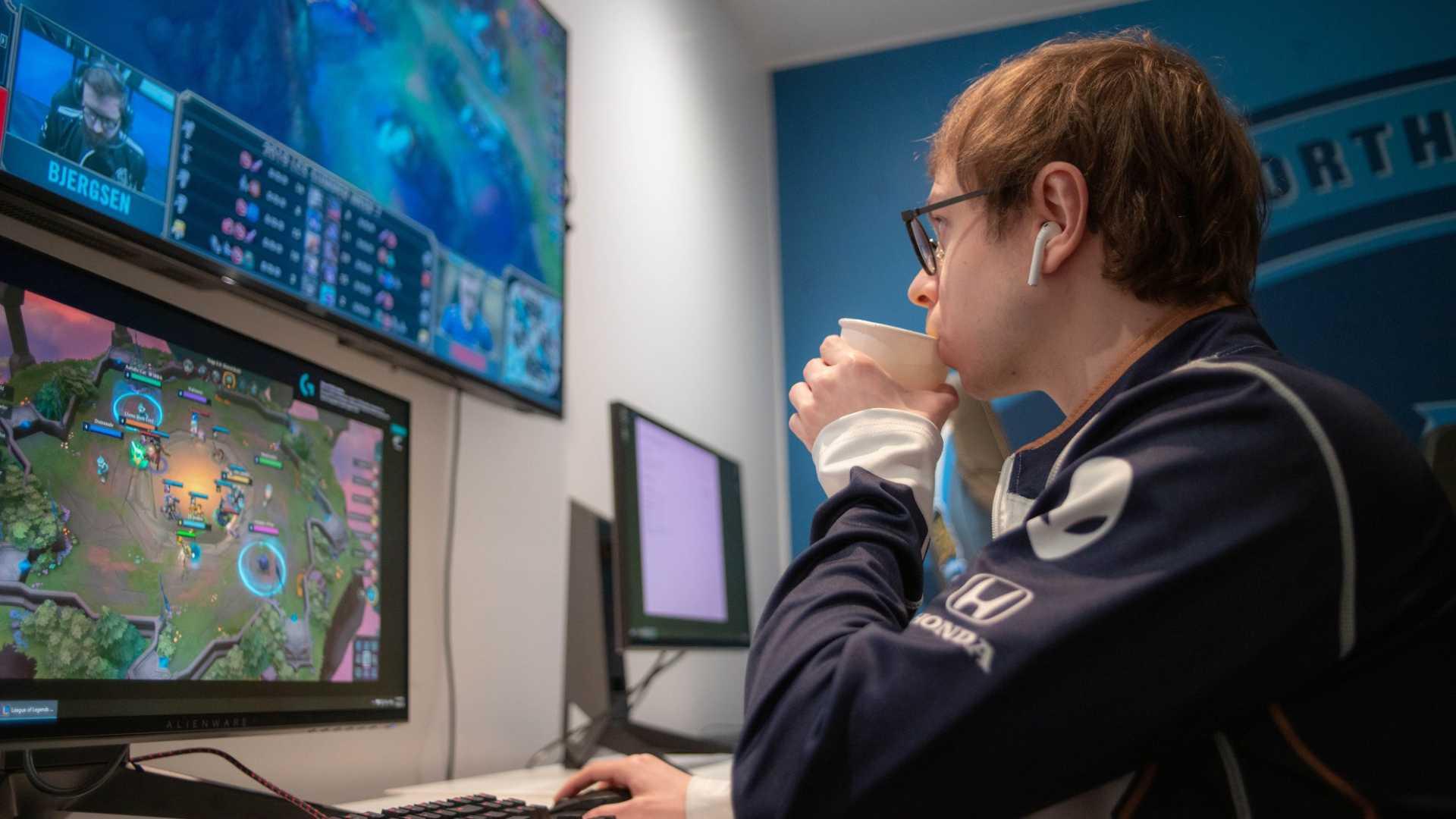 เบื้องหลังความสำเร็จของทีม Esport